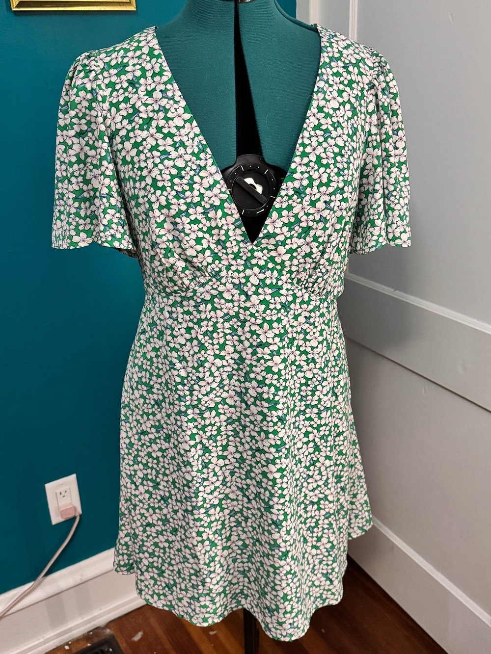 Lulu's Green and White Floral V-Neck Mini Dress